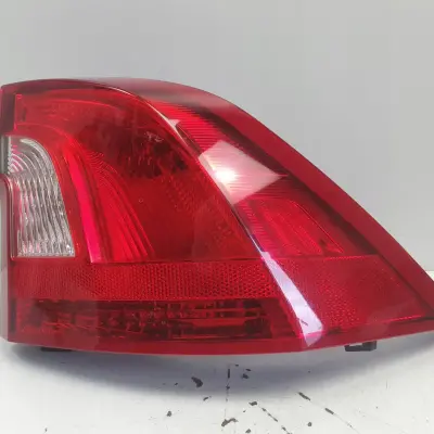 Volvo S60 II 10-13r TYLNIA TYLNA LAMPA PRAWA prawy tył ŁADNA 30796268