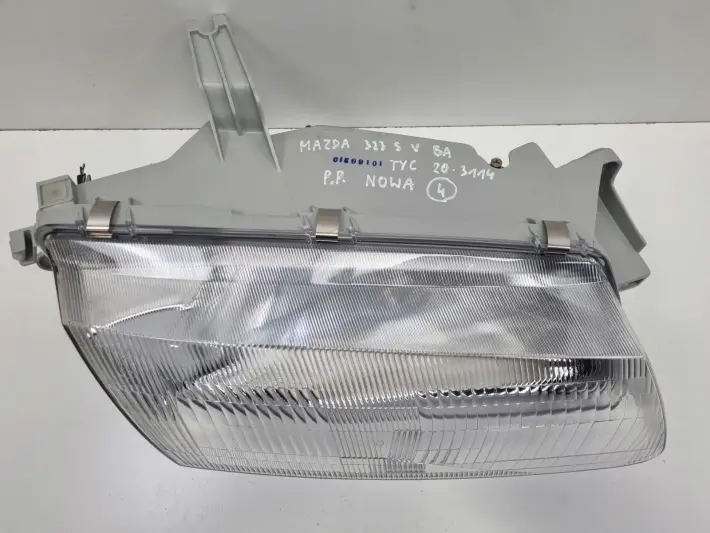 Mazda 323S 323 S V BA 94-98r PRZEDNIA LAMPA PRAWA PRAWY PRZÓD nowa