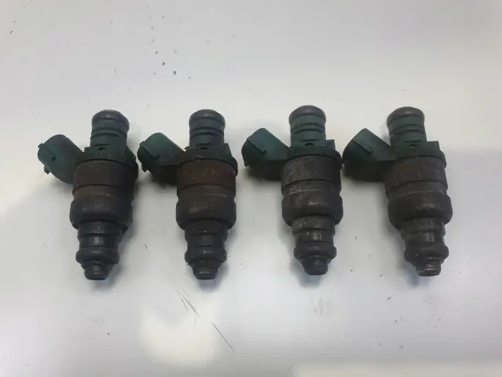 VW Golf IV 1.6 8V WTRYSKIWACZ wtrysk 037906031AL