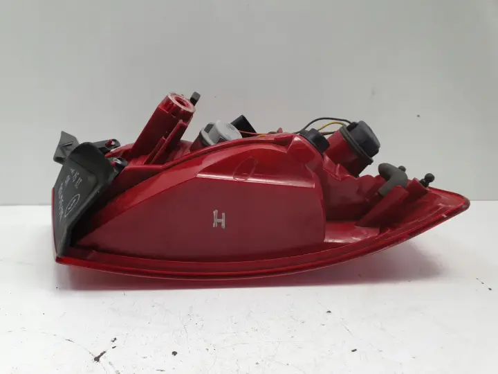 Audi A5 8T TYLNIA TYLNA LAMPA PRAWA prawy tył pasażera 8T0945096