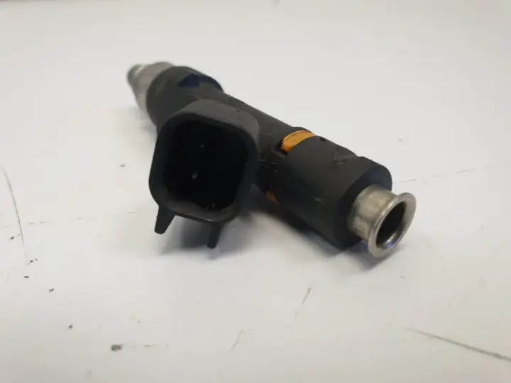Mazda 6 2.0 16V WTRYSKIWACZ 0280158103