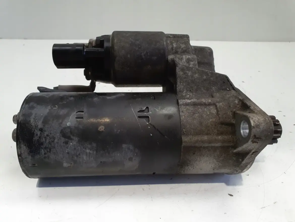 VW Golf V 1.9 TDI ROZRUSZNIK bosch 02E911023L