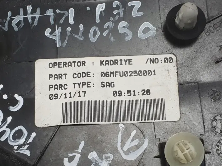 Toyota C-HR CHR TRÓJKĄT BŁOTNIKA prawy tył PASAŻERA 62581-F4010