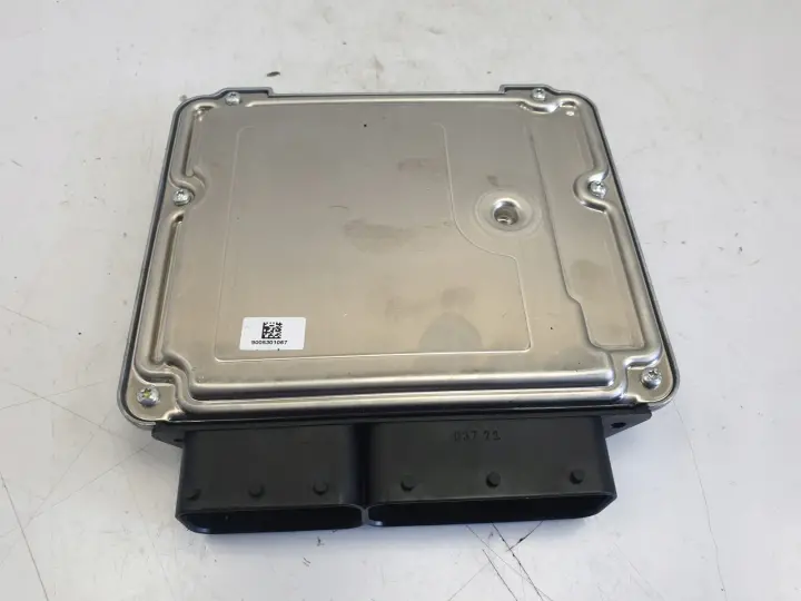 BMW F30 2.0 D KOMPUTER SILNIKA 8518568 sterownik