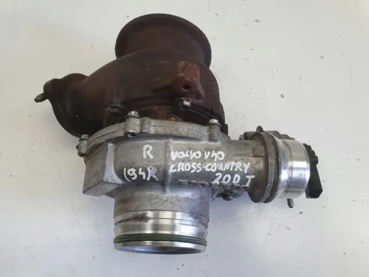 Volvo V40 II 2.0 D3 TURBOSPRĘŻARKA turbo 31380131