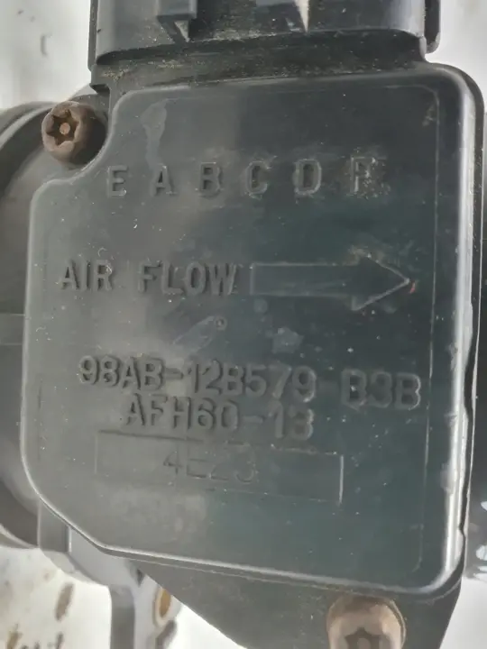 Ford Focus MK1 1.8 TDCI PRZEPŁYWOMIERZ POWIETRZA 98AB-12B579-B3B