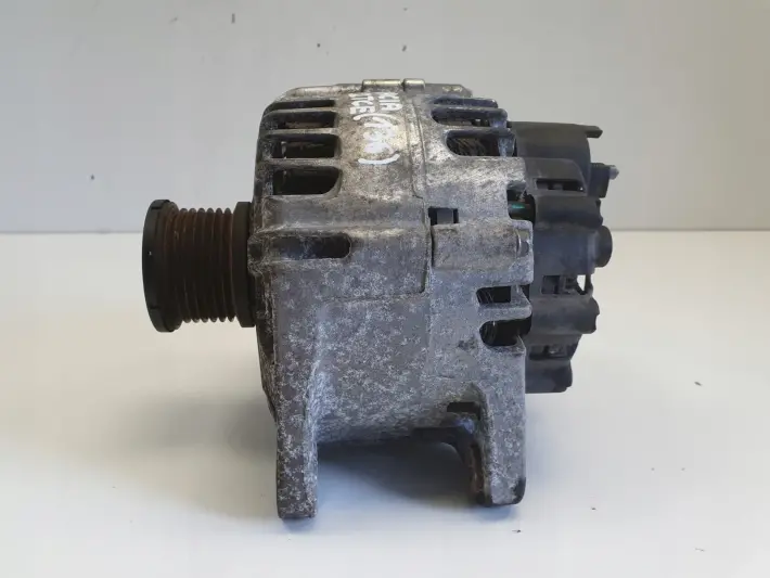 Dacia Duster I 1.2 TCe ALTERNATOR 231000091R valeo
