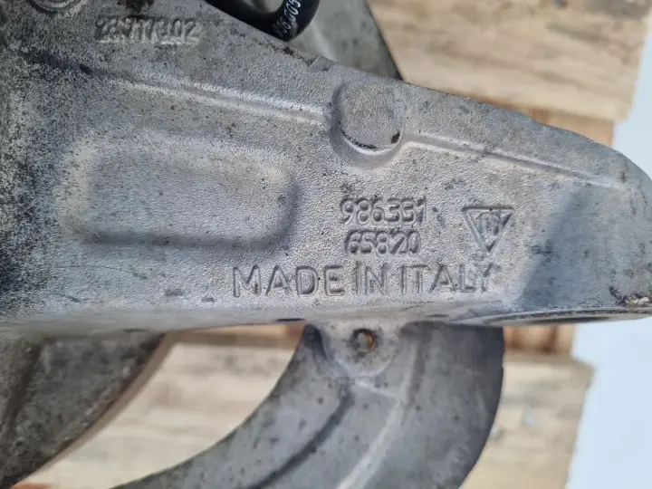 Porsche Boxster 986 PRAWY TYLNY AMORTYZATOR Piasta zwrotnica tył
