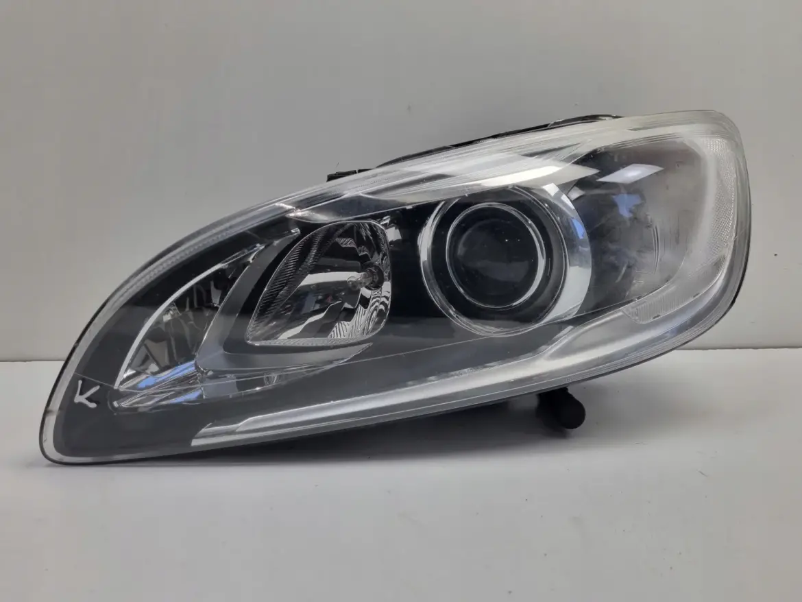 Volvo V60 S60 II LIFT PRZEDNIA LAMPA LEWA lewy przód XENON SKRĘTNY 31395902