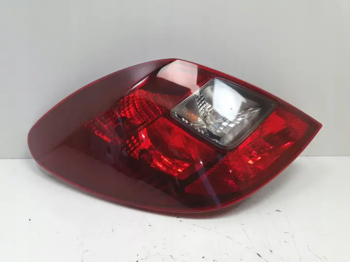 Opel Corsa D 5 drzwi TYLNA LAMPA LEWA lewy tył kierowcy Dymiona
