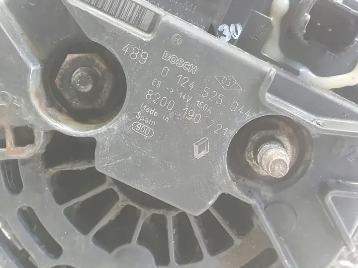 Renault Master II 2.5 DCI ALTERNATOR 0124525044 150A bosch