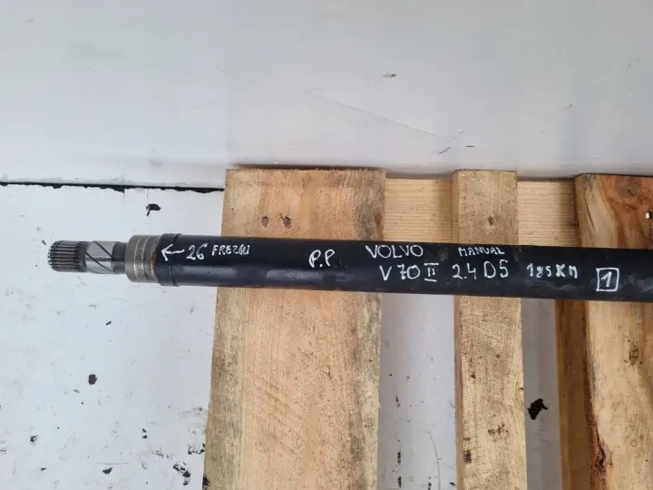 Volvo V70 II S60 I XC70 2.4 D5 PRAWA PRZEDNIA PÓŁOŚ półośka przód 30759795