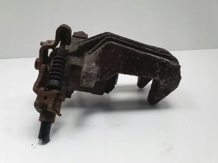 VW Golf IV Audi A3 PRAWY ZACISK HAMULCOWY tył pasażera Lucas