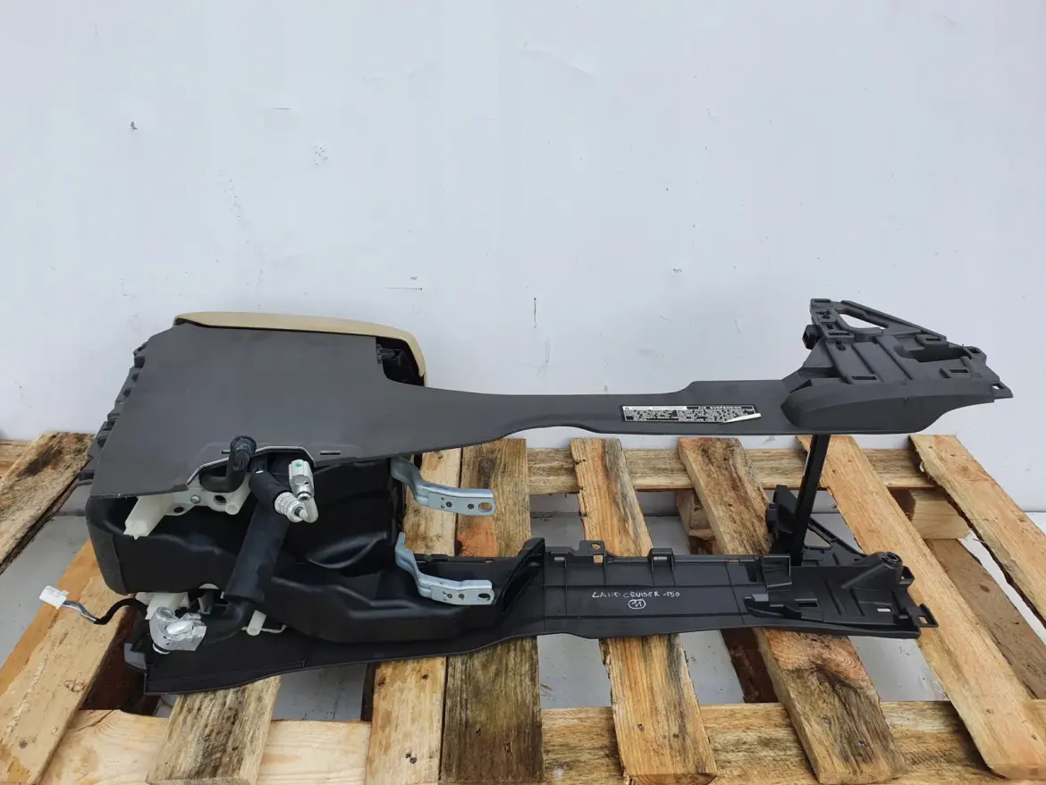 Toyota Land Cruiser 150 PODŁOKIETNIK Z LODÓWKĄ