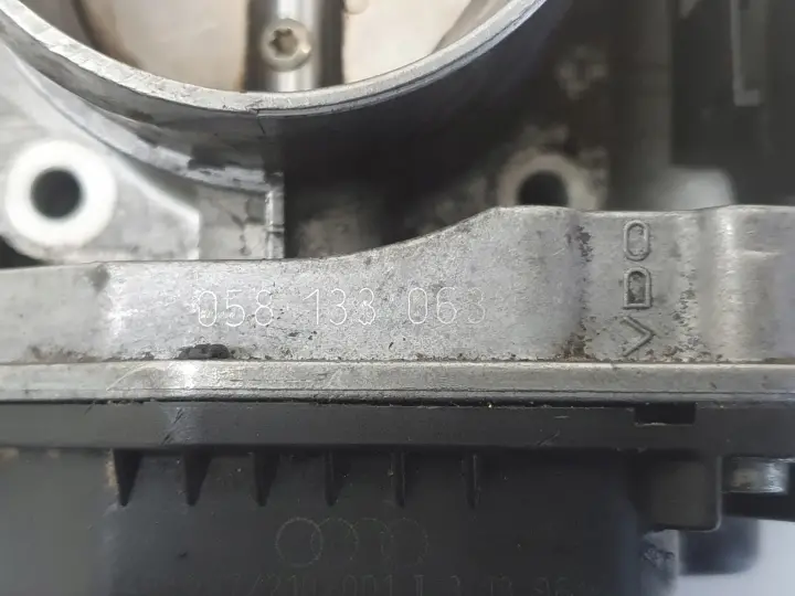 Audi A4 B5 1.8 20V PRZEPUSTNICA 058133063