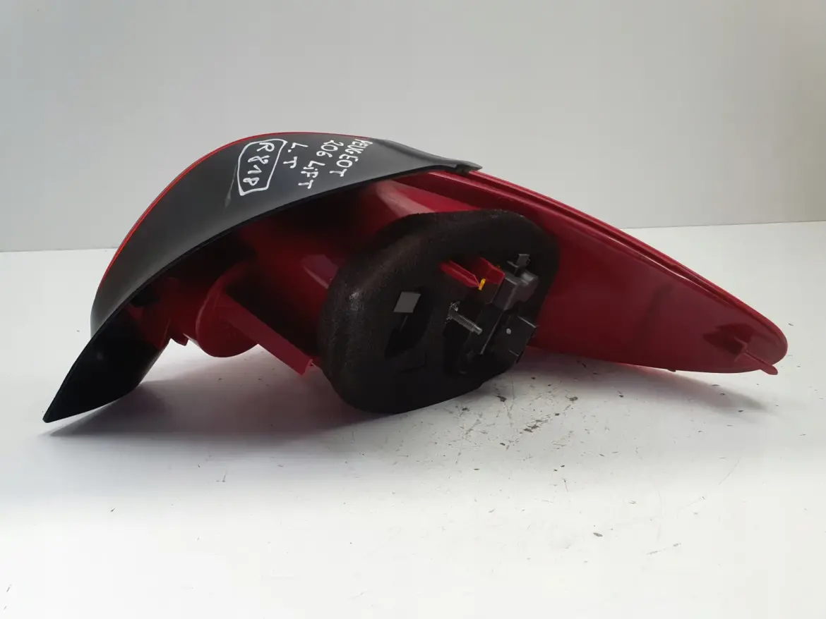 Peugeot 206 lift 03-09r TYLNA LAMPA LEWA lewy tył kierowcy