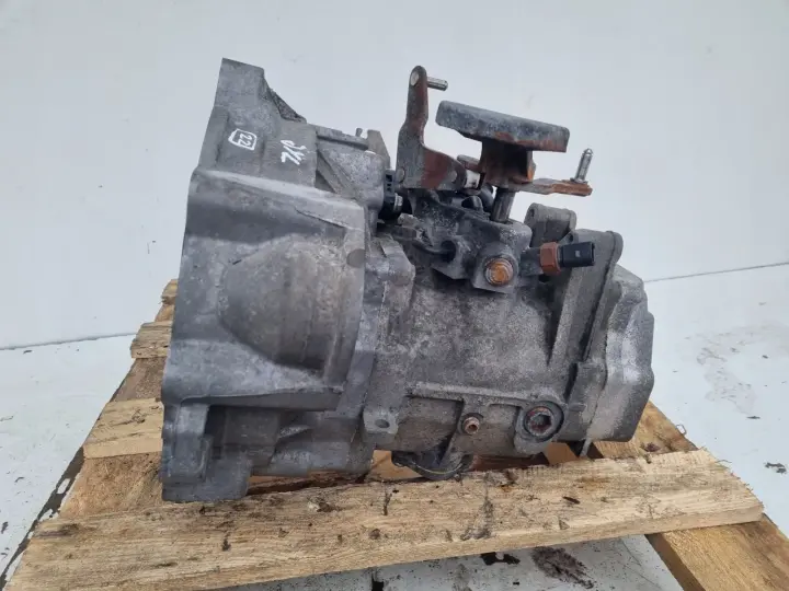 VW Passat B6 2.0 FSI SKRZYNIA BIEGÓW manualna JYL manual