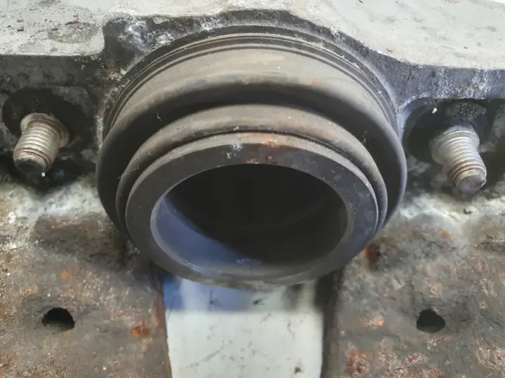 Volvo V40 II PRZEDNI ZACISK HAMULCOWY lewy przód KIEROWCY L.P 975