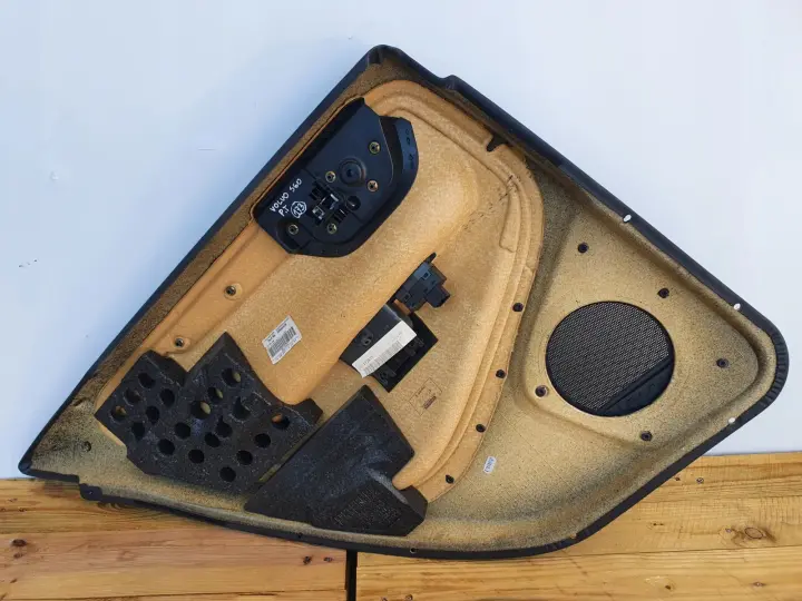Volvo S60 TYLNY TYLNI BOCZEK DRZWI PRAWY TYŁ euro