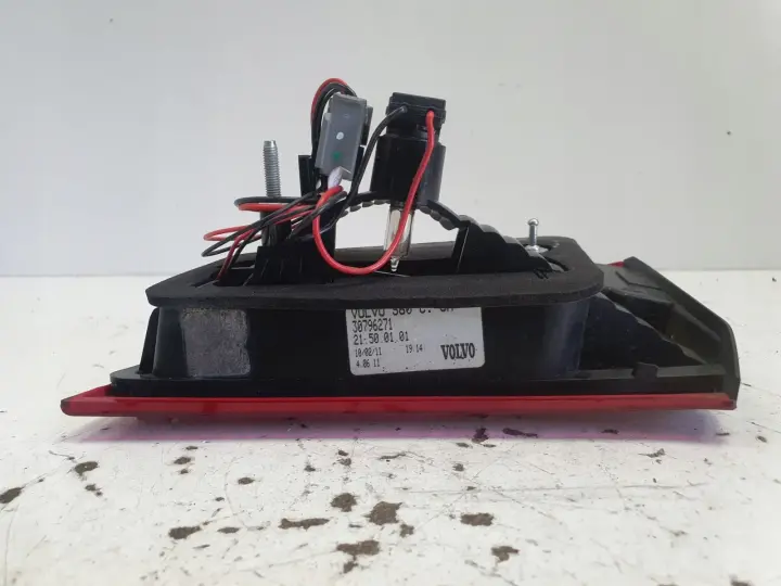 Volvo S60 II TYLNA LAMPA LEWA lewy tył kierowcy w klapę 30796271