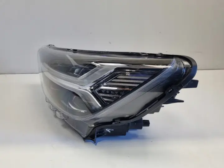 Volvo XC40 II PRZEDNIA LAMPA LEWA lewy przód FULL LED EUROPA 32342456