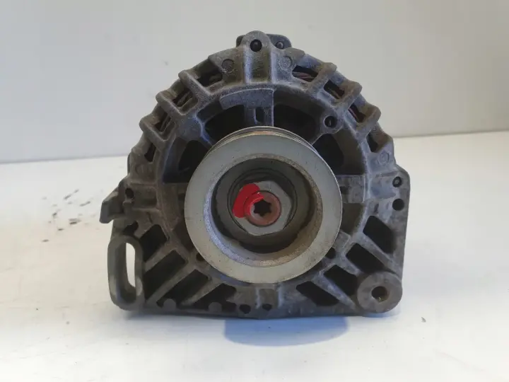 Renault Clio II 1.2 16V ALTERNATOR 8200660044 valeo