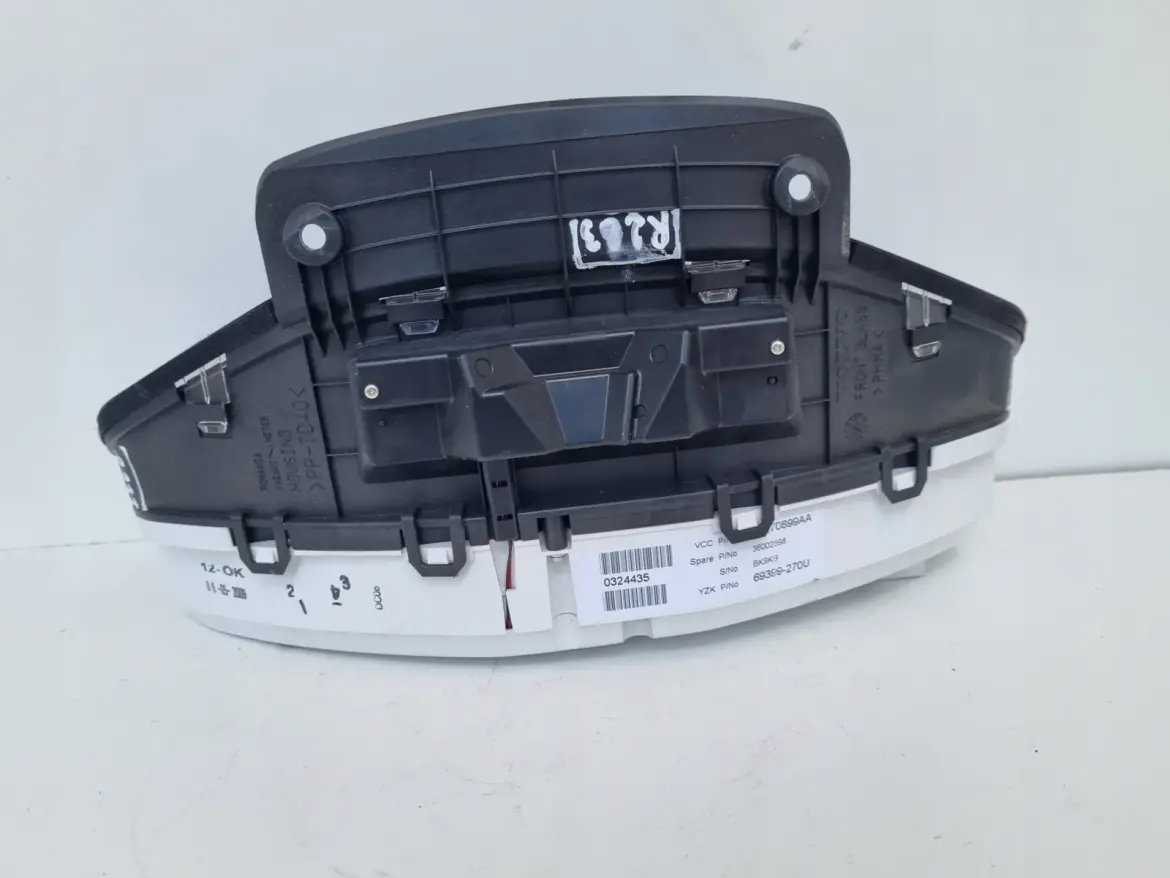 Volvo S80 II V70 III XC70 II 2.4 D5 LICZNIK ZEGARY Europa diesel 31270899AA