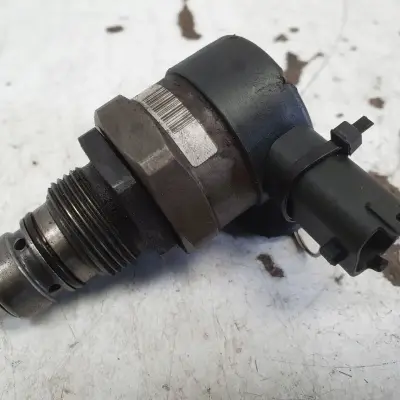 Volvo S60 I V70 II 2.4 D5 CZUJNIK PALIWA zawór 0281002712