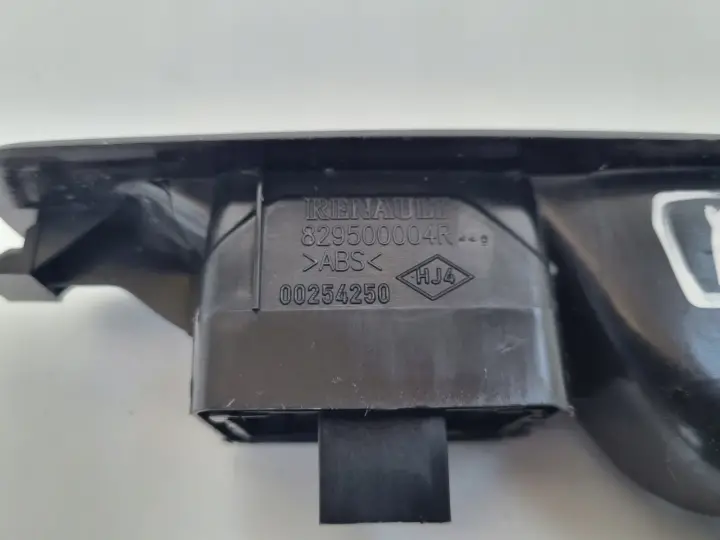 Scenic III Megane III PRZEŁĄCZNIK SZYBY lewy tył kierowcy 829500004R
