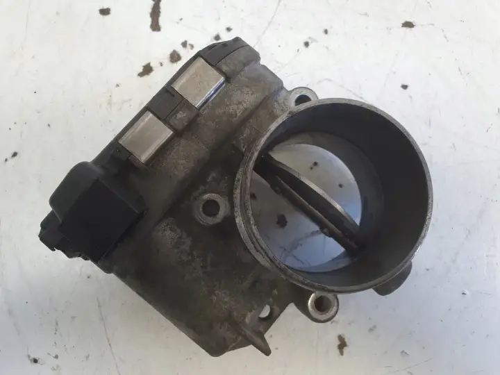 Volvo V50 2.0 D D3 PRZEPUSTNICA 31216665 bosch 0280750520