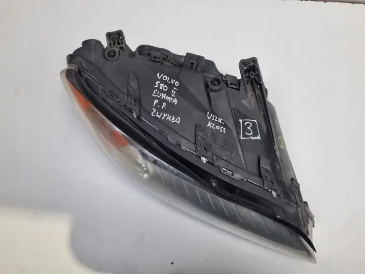 Volvo S80 II 06-16r PRZEDNIA LAMPA PRAWA PRAWY PRZÓD