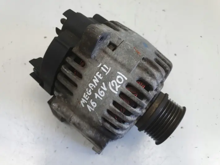 Renault Megane II 1.6 16V ALTERNATOR valeo 8200323126 110A