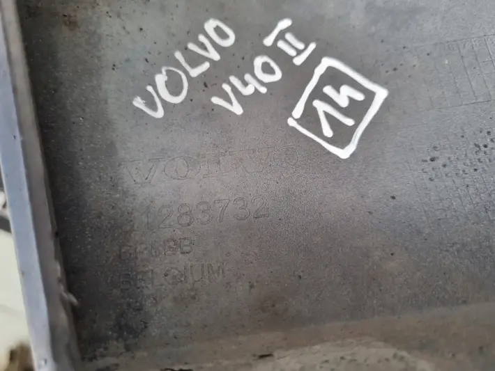 Volvo V40 II 12-16r PRZEDNI ZDERZAK przód 31283732