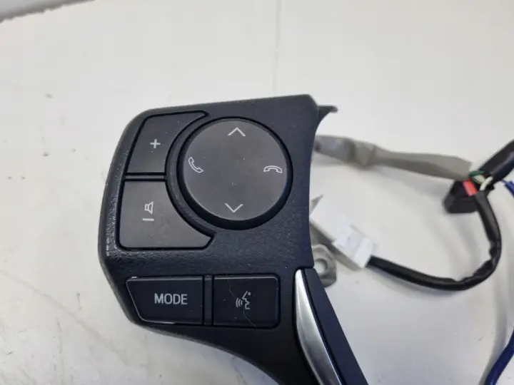 Toyota Auris II lift PRZYCISKI KIEROWNICY multifunkcja przycisk panel