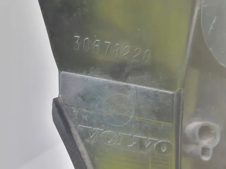 Volvo XC90 I TYLNIA TYLNA LAMPA LEWA lewy tył kierowcy GÓRNA ŁADNA EUROPA
