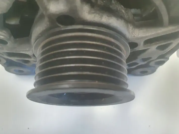VW Golf V 1.6 FSI ALTERNATOR 03C903023D