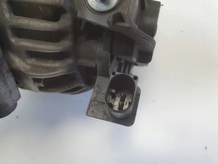 BMW E90 2.5 i ALTERNATOR 0124525083 155A bosch