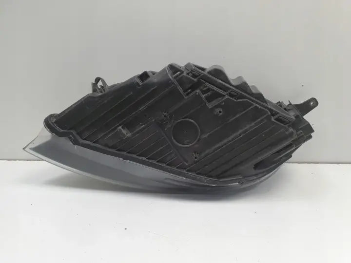 VOLVO V40 II 12-19r PRZEDNIA LAMPA PRAWA PRAWY PRZÓD europa 31283327