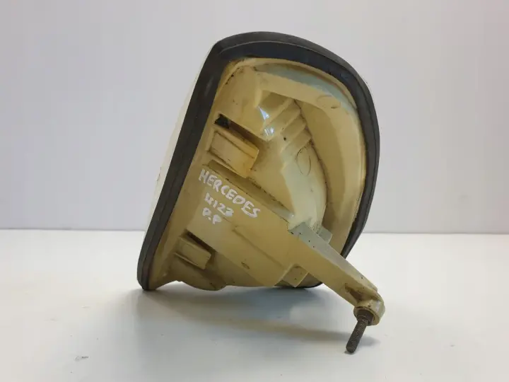 Mercedes W123 PRAWY PRZEDNI KIERUNKOWSKAZ Przód