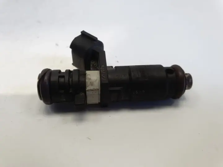 Seat Altea 1.6 8V WTRYSKIWACZ wtrysk 06A906031CM