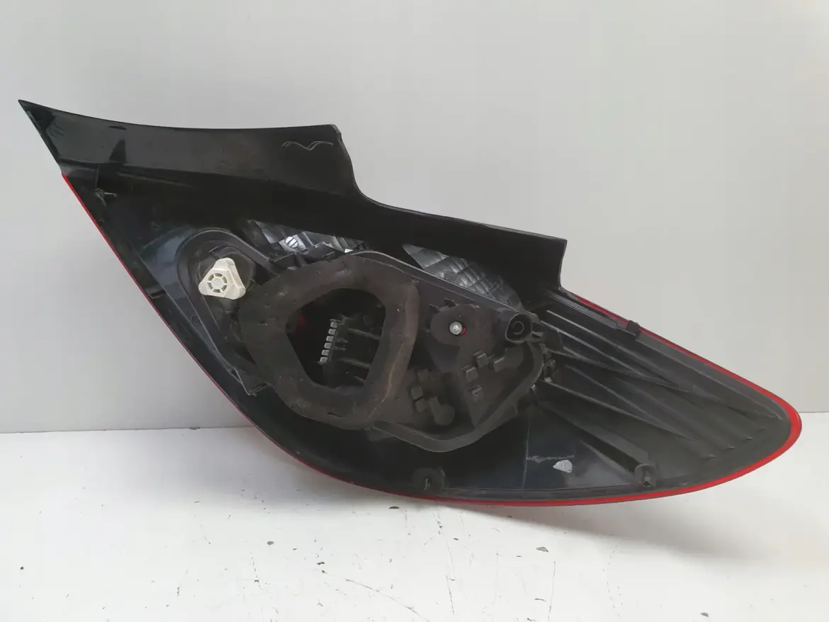 Opel Corsa D 5 drzwi TYLNA LAMPA LEWA lewy tył kierowcy Dymiona