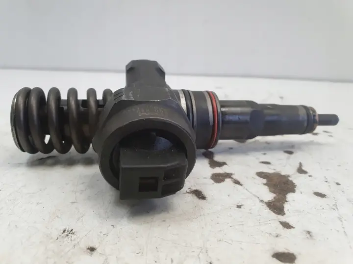 Audi A3 8L 1.9 TDI POMPOWTRYSKIWACZ wtrysk 038130073AA