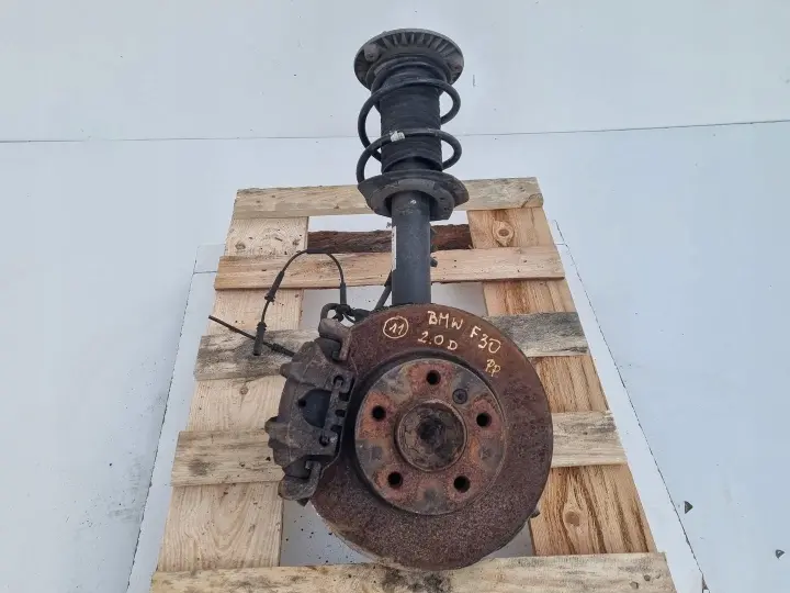 BMW F30 2.0 D PRAWY PRZEDNI AMORTYZATOR Piasta zwrotnica przód 6791579