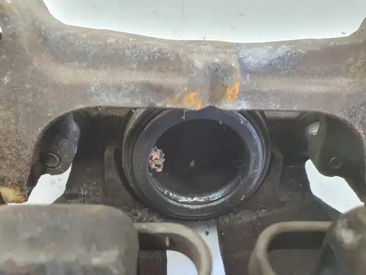 Volvo S90 XC60 II PRZEDNI ZACISK HAMULCOWY prawy przód PASAŻERA 31665741