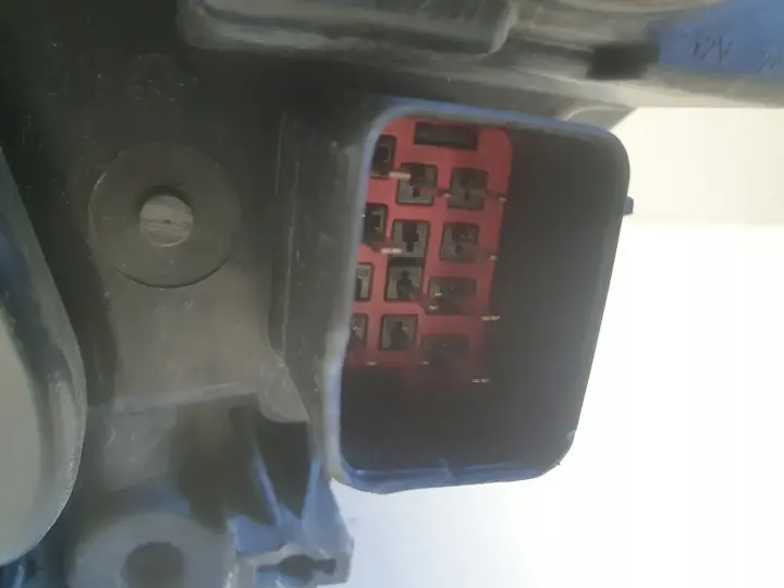 VOLVO V40 II 12-19r PRZEDNIA LAMPA PRAWA PRAWY PRZÓD europa xenen 31420008