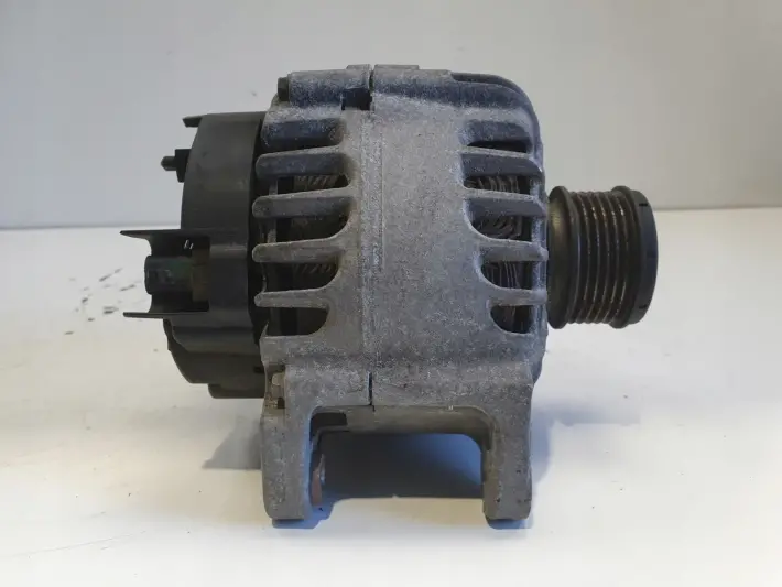 Renault Kangoo II 1.5 DCI ALTERNATOR 231004554R valeo