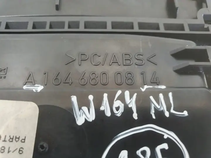 Mercedes ML W164 SCHOWEK TUNELU ŚRODKOWEGO Roletka żaluzja A1646800814