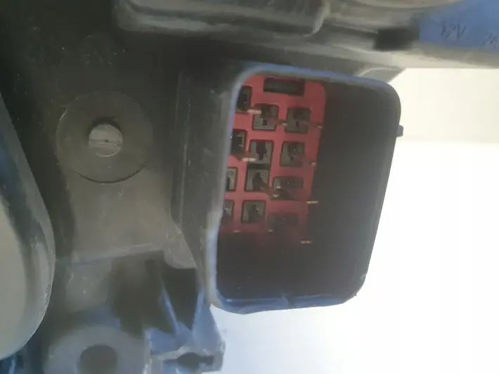 VOLVO V40 II 12-19r PRZEDNIA LAMPA PRAWA PRAWY PRZÓD europa xenen 31420008