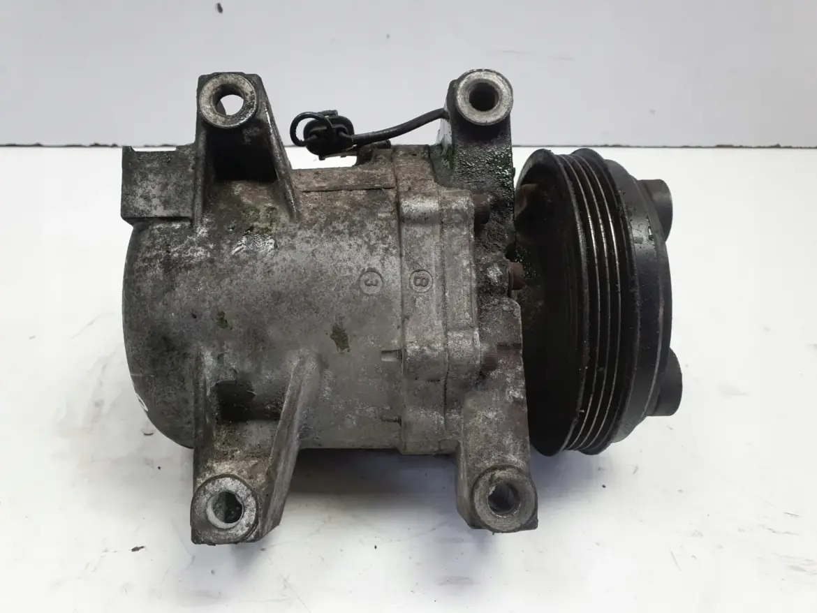 Subaru Forester I 2.0 16V SPRĘŻARKA KLIMATYZACJI 73111FE020