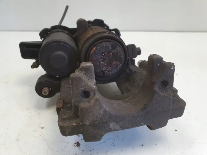 Volvo V60 XC60 II TYLNY ZACISK HAMULCOWY lewy tył 31687554